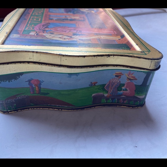 1930's Classy People on Tin Vintage - Picture 5 of 7